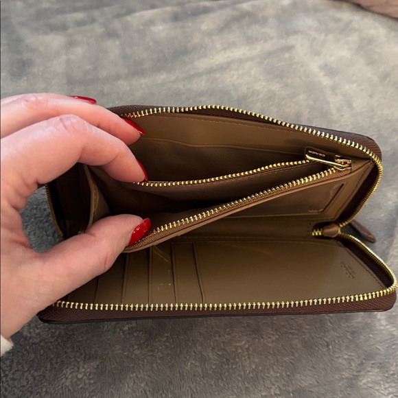 Coach Signature Brown Zip Wallet - Picture 5 of 7